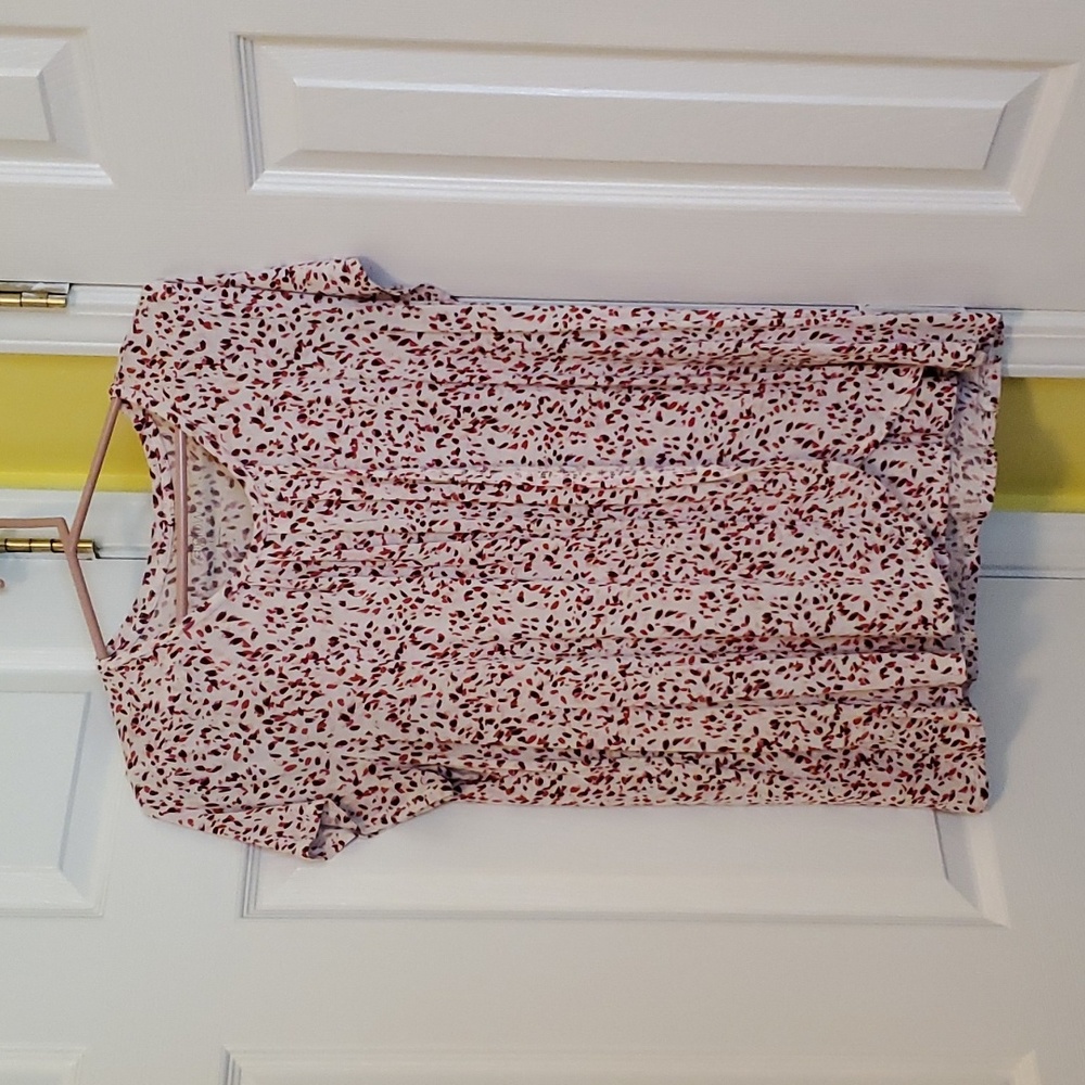Nursing blouse. Pink short sleeves. Size Large.
